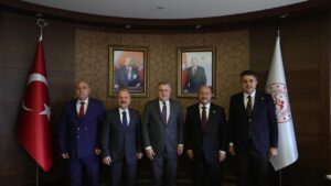 Kurt: "Adıyaman-İzmir ve Adıyaman-Antalya uçuşları başlatılmalı”