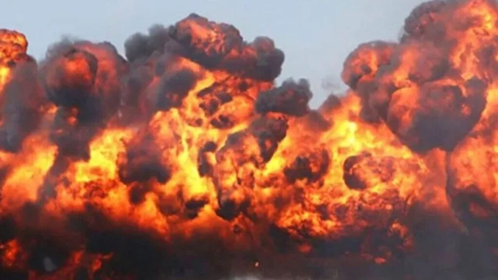 Japonya'nın Oita’da liman bölgesinde büyük yangın paniği