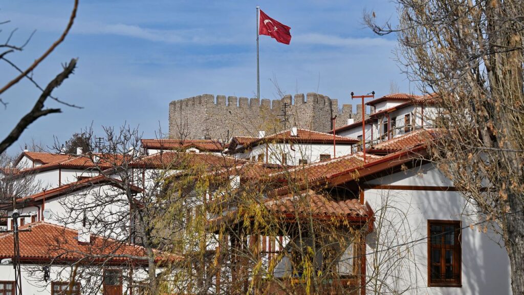 Ankara Kalesi tarihi dokusuna kavuştu, tarihsel dokusuyla 240 yapı Ankara’ya yeniden kazandırıldı – Birlik Haber Ajansı