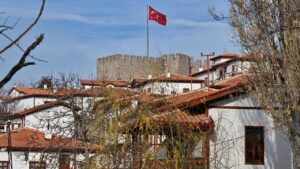 Ankara Kalesi tarihi dokusuna kavuştu, tarihsel dokusuyla 240 yapı Ankara’ya yeniden kazandırıldı – Birlik Haber Ajansı