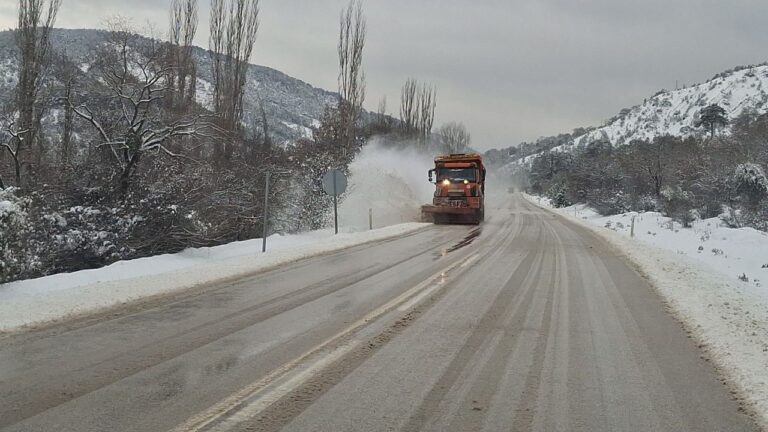 Beypazarı 43.Karayolları Şube şefliği: Ekiplerin karla mücadelesi – Birlik Haber Ajansı