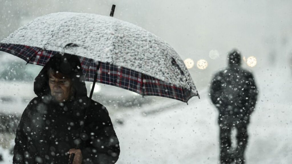 Yoğun kar yağışı ulaşımı aksatıyor: 22 yol trafiğe kapandı – Birlik Haber Ajansı