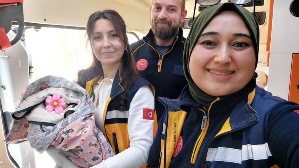 Aydın’da ambulansta mucize doğum – Birlik Haber Ajansı