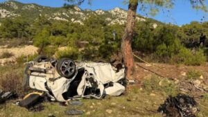 Kemer yolunda feci kaza: İki genç hayatını kaybetti – Birlik Haber Ajansı