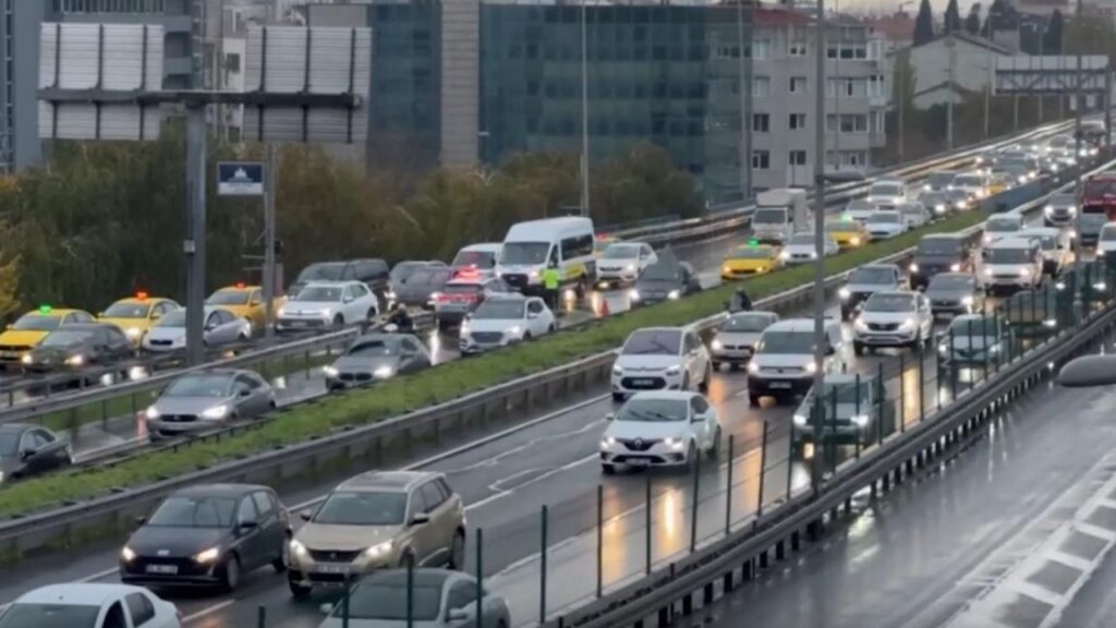 İstanbul’da sağanak etkili oldu: Trafik yoğunluğu yüzde 80’e ulaştı – Birlik Haber Ajansı