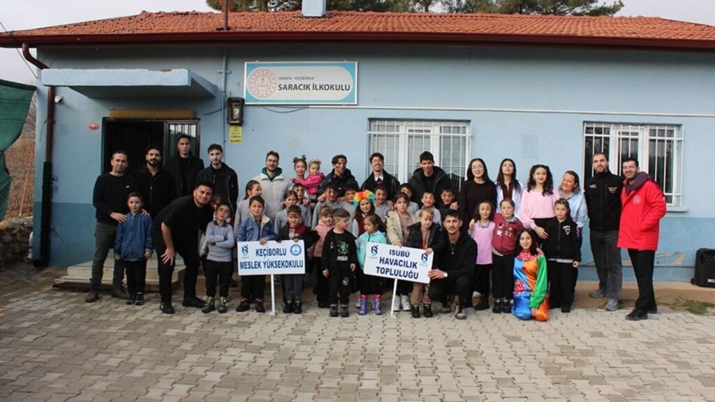 Küçük ayaklar, büyük umutlar: Üniversitelilerden köy okullarına tiyatro sürprizi – Birlik Haber Ajansı