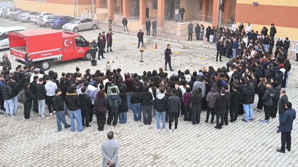 Isparta Belediyesi İtfaiye Müdürlüğü’nden öğrencilere yangın eğitimi – Birlik Haber Ajansı