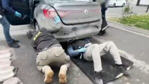 Otomobilin koltuklarına gizlenmiş 56 kilo uyuşturucu ele geçirildi – Birlik Haber Ajansı