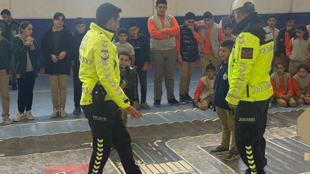 Akyaka’da öğrencilere “Trafik Dedektifleri” eğitimi – Birlik Haber Ajansı