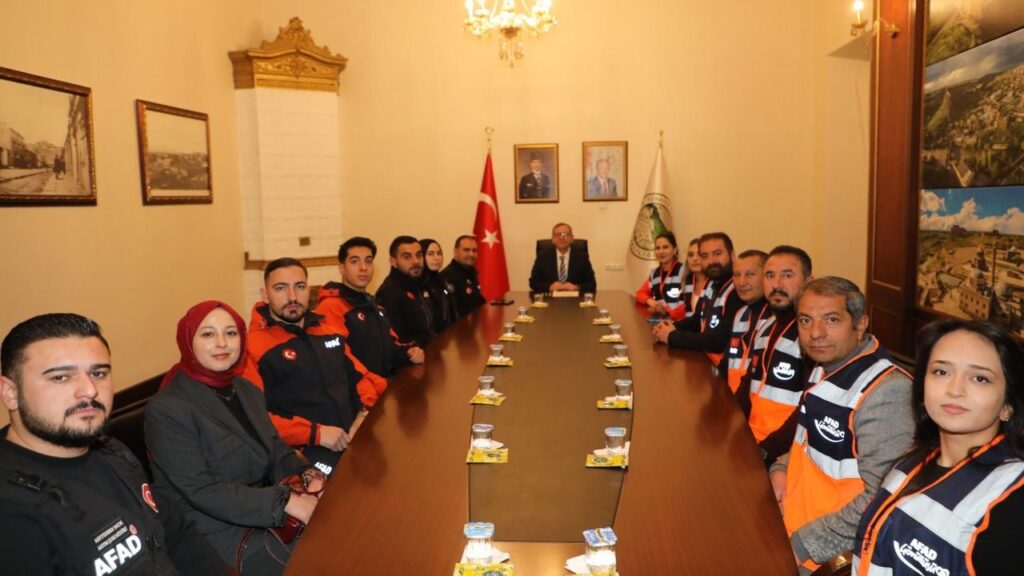 Vali Ziya Polat’tan AFAD’ın kuruluş yıl dönümünde mesaj: ​”AFAD, güvenimizin teminatıdır” – Birlik Haber Ajansı