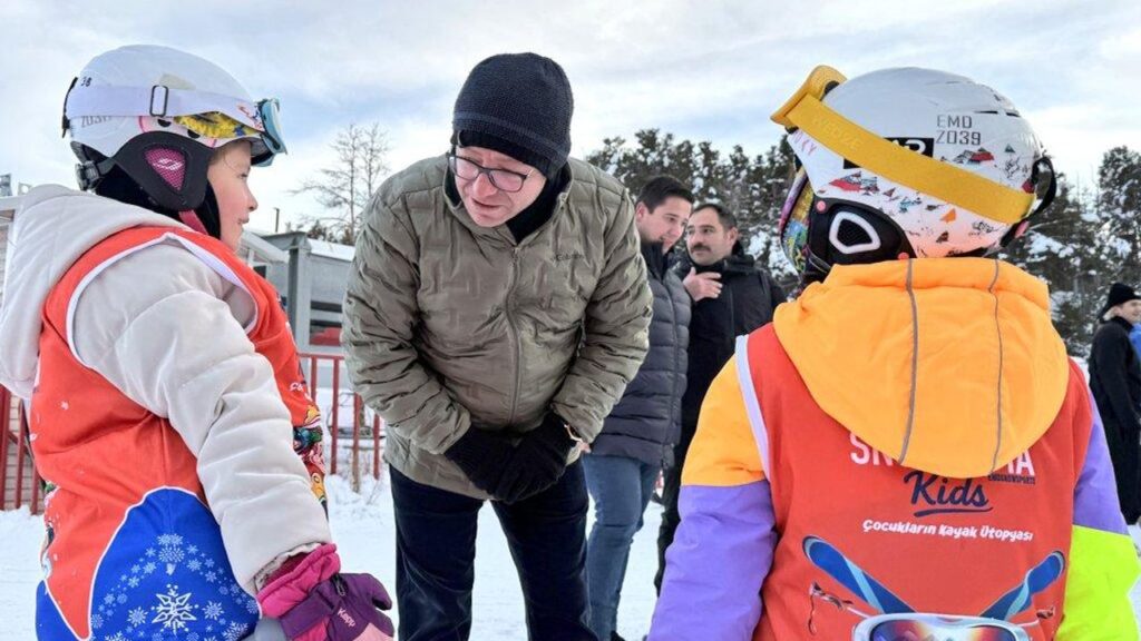 Kristal Kar Diyarında Vali Polat ve “Surfer Boy” Sarıkamış’ta – Birlik Haber Ajansı