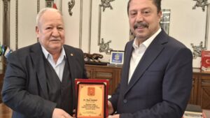 Beypazarı Muharip Gaziler Derneğinden belediye başkanına plaket – Birlik Haber Ajansı