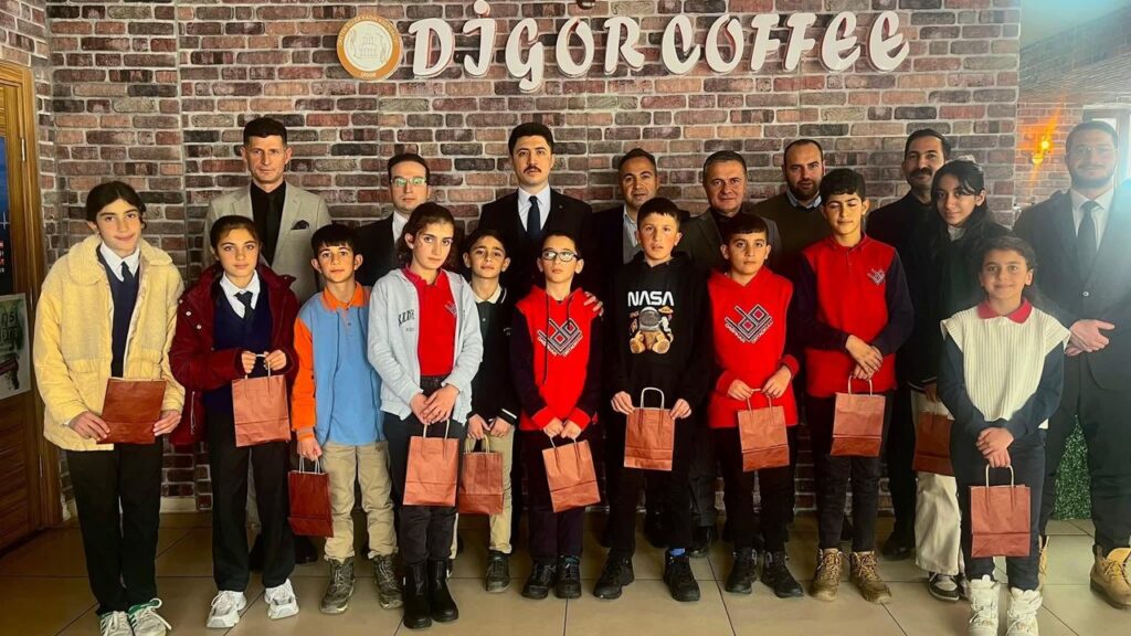 Kaymakam Kahraman’dan başarılı öğrencilere ödül – Birlik Haber Ajansı