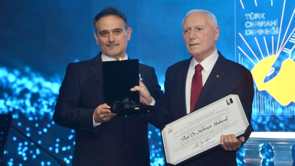 Türk Cerrahi Derneği’nin en büyük ödülü Prof. Dr. Mehmet Haberal’a – Birlik Haber Ajansı