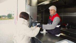 Üniversiteli gençler: “Soğuk havalarda içimiz ısınıyor” – Birlik Haber Ajansı