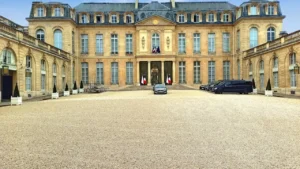 Fransa’da bu kez Elysee Sarayı’nda hırsızlık: Gümüş eşyalardan sorumlu görevli tutuklandı – Birlik Haber Ajansı