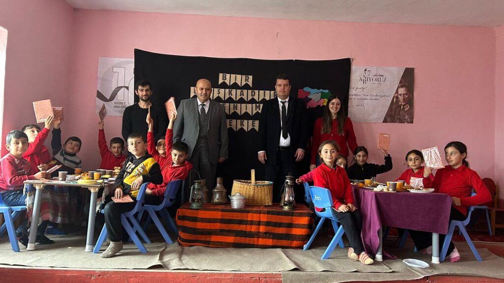 Ardanuç’un tek köy ilkokulunda “”Tutum, Yatırım ve Türk Malları Haftası” heyecanı – Birlik Haber Ajansı