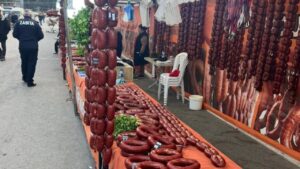 Yöresel çarşıda 850 kilo tarihi geçmiş sucuk imha edildi – Birlik Haber Ajansı