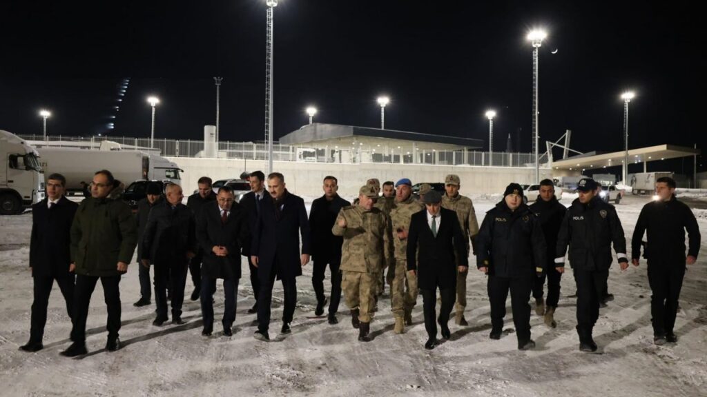 Sınır kapısında giriş-çıkışlar mercek altında