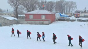 Kars’ta veteriner ekipleri, zorlu hava şartlarına rağmen sahadalar! – Birlik Haber Ajansı
