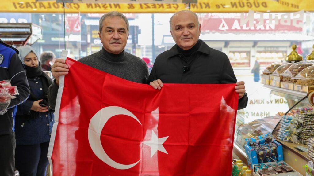 Belediye Başkanı Özlü: “Bu bayrak inmez, vatan bölünmez” – Birlik Haber Ajansı