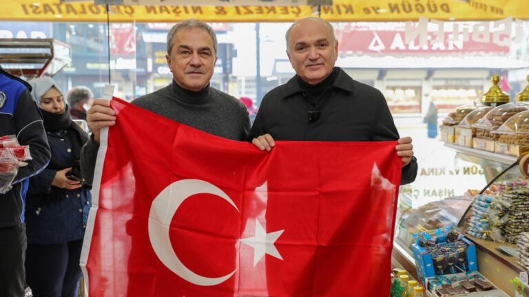 Belediye Başkanı Özlü: “Bu bayrak inmez, vatan bölünmez” – Birlik Haber Ajansı