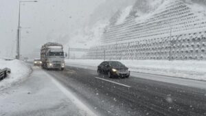 Bolu Dağı geçişinde kar etkili oluyor – Birlik Haber Ajansı