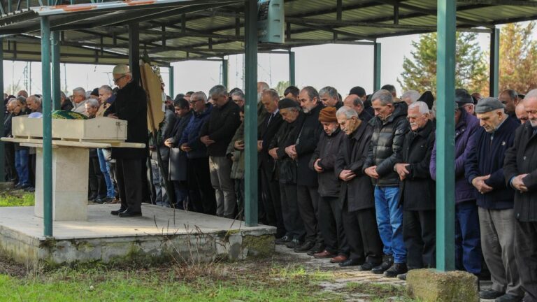 Sosyal Hizmetler Müdürü Şule Aydın’ın “Anne acısı” – Birlik Haber Ajansı