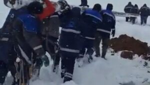 Vali Aygöl: Tunceli’de Karla Mücadelede Kahramanlık destanı – Birlik Haber Ajansı