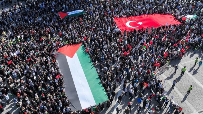 İstanbul’da Filistin’e destek yürüyüşü için vatandaşlar Galata Köprüsü’nde buluşuyor – Birlik Haber Ajansı