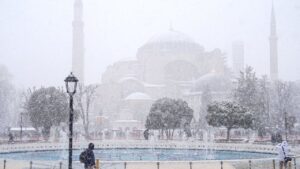 İstanbul’da kar yağışı hayatı olumsuz etkiledi – Birlik Haber Ajansı