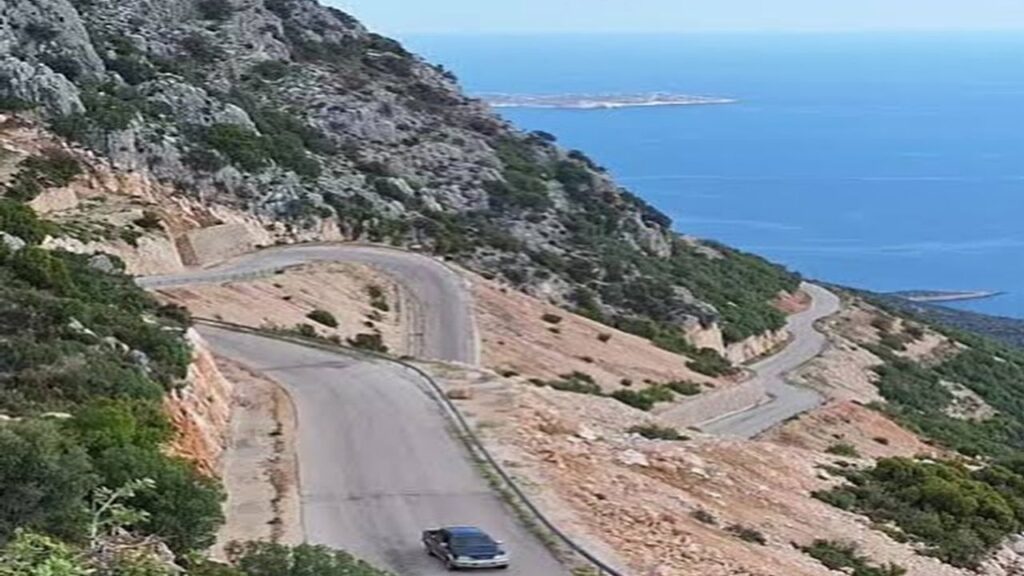 Bezirgan–Kalkan yeni yolunda fırtına tehlikesi: Araç devrildi – Birlik Haber Ajansı