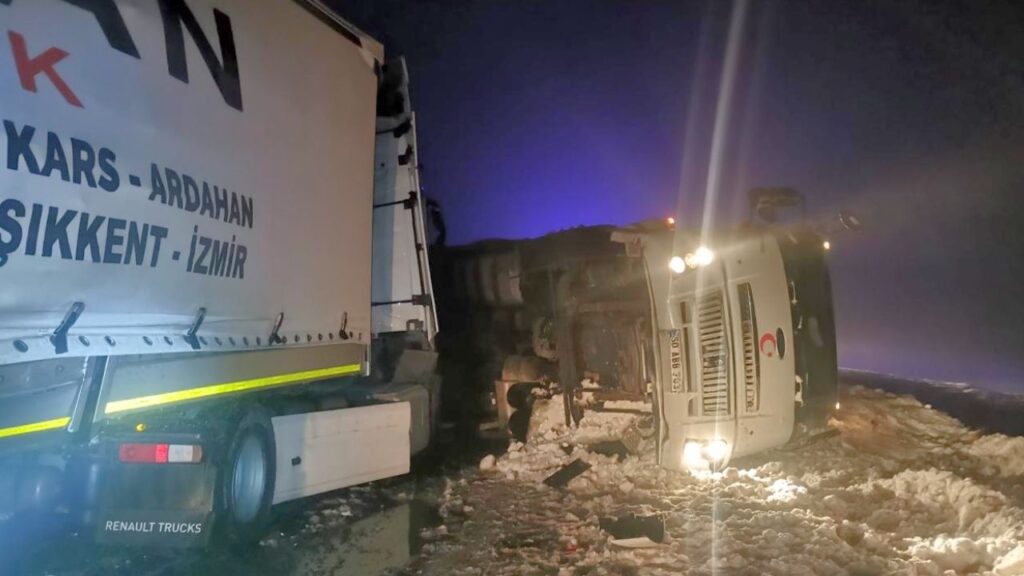 Sivas’ta zincirleme kaza: 8 kişi yaralandı – Birlik Haber Ajansı