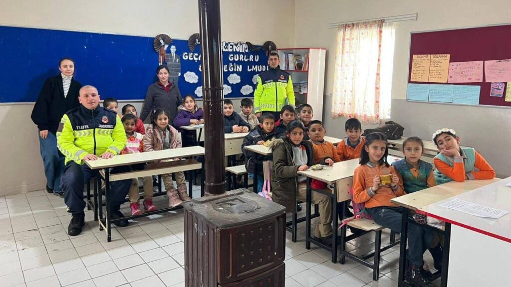 Akyaka’da öğrencilere “Trafik Dedektifleri” eğitimi verildi – Birlik Haber Ajansı