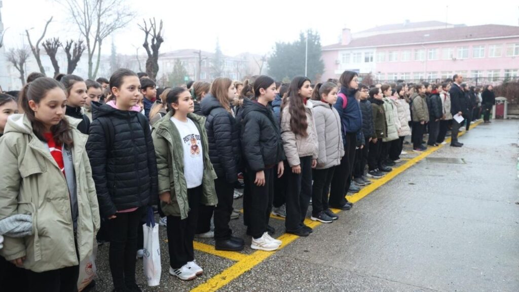 Okullarda 6 Şubat için saygı duruşunda bulunuldu – Birlik Haber Ajansı
