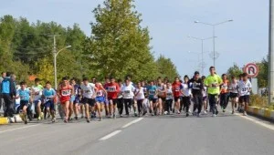 Adıyaman Gençlik Hizmetleri ve Spor İl Müdürlüğü Cumhuriyet Yol Koşusu Düzenledi