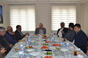 Başkan Toprak, Adıyaman ve Kahta’nın Duayen Gazetecilerini Kahvaltıda Ağırladı