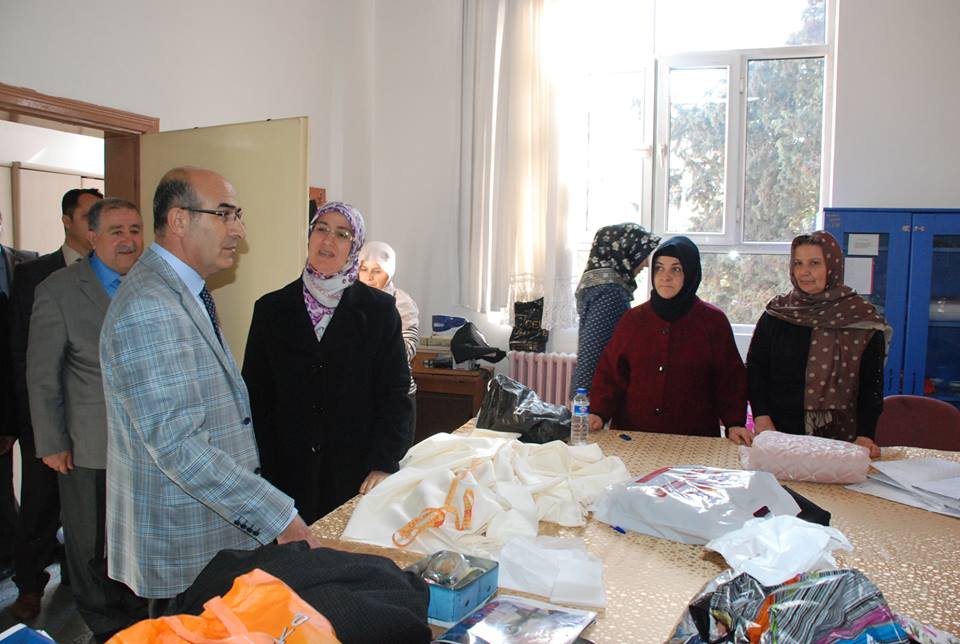Adıyaman Valisi Demirtaş Halk Eğitim Kurslarını Gezdi